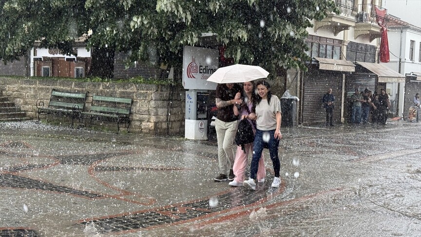 Edirne'de sağanak ve dolu etkili oldu