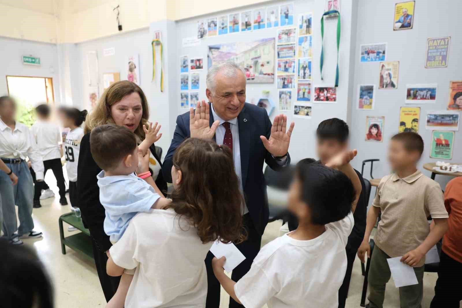 Devlet korumasındaki çocuklara bayram ziyareti
