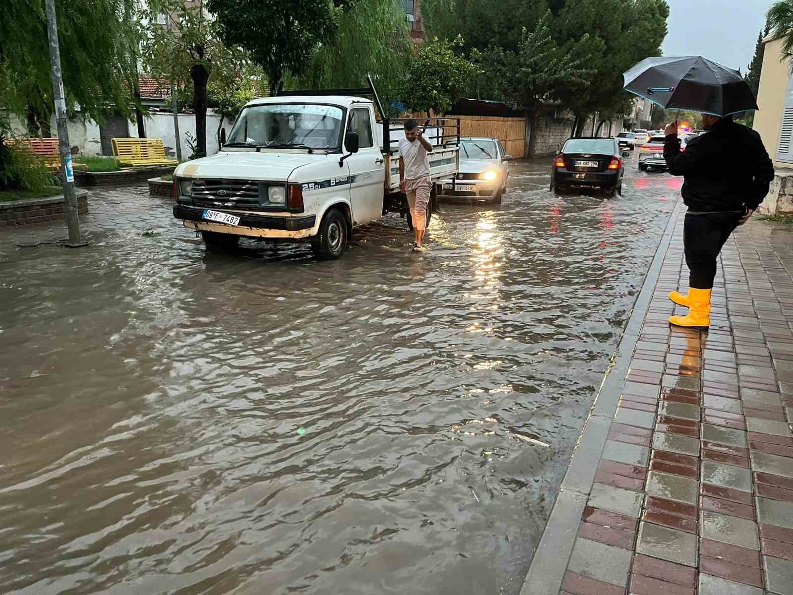 Aydın için kuvvetli yağış uyarısı: 12 ilçe için alarm verildi