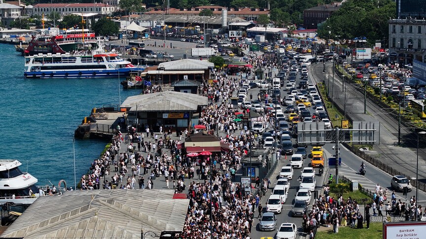 İstanbul'da bayramın ikinci gününde tarihi ve turistik yerlerde yoğunluk oluştu
