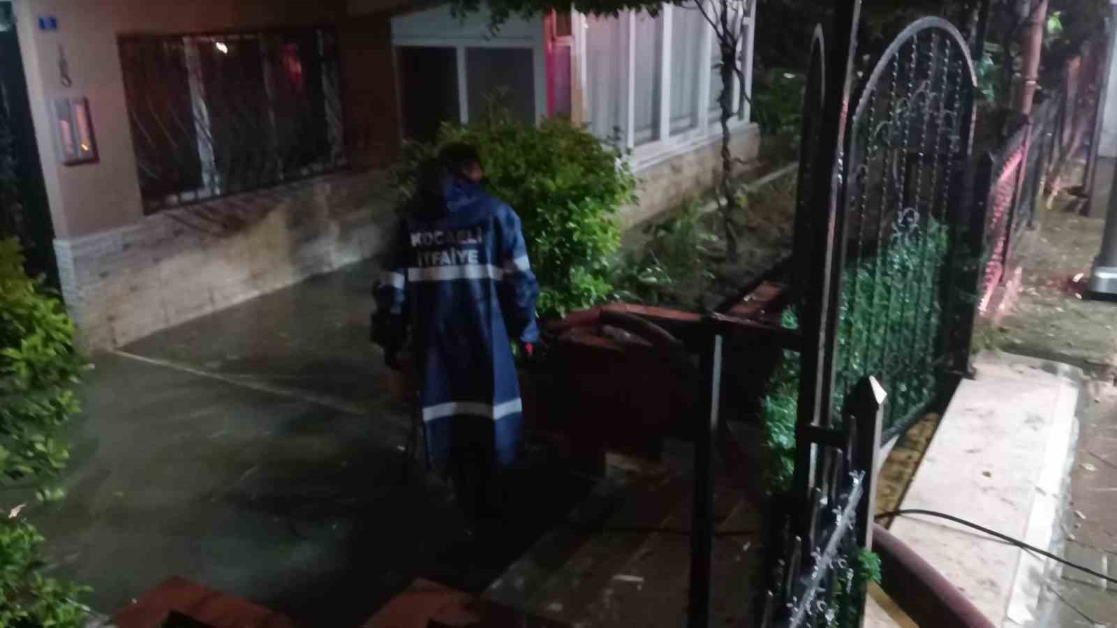 Kocaeli’de sağanak etkili oldu: ev ve iş yerlerini su bastı
