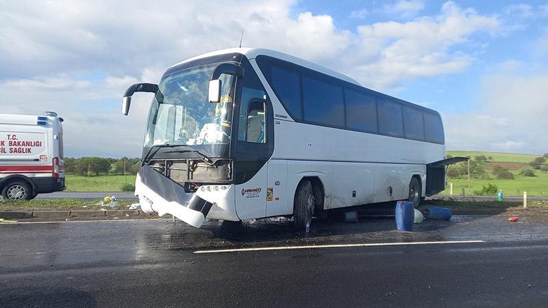 Aksaray'da tur otobüsü kaza yaptı: 16 yaralı
