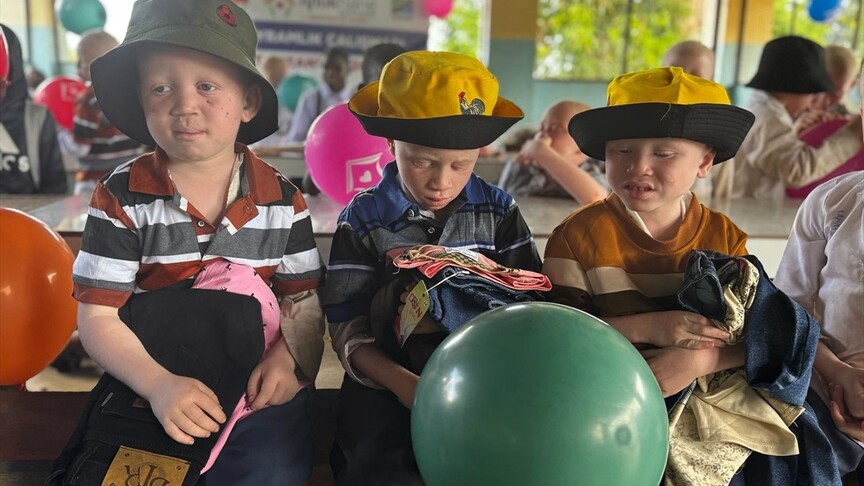 Türk STK'ler Tanzanya'daki albino çocuklara bayram sevinci yaşattı