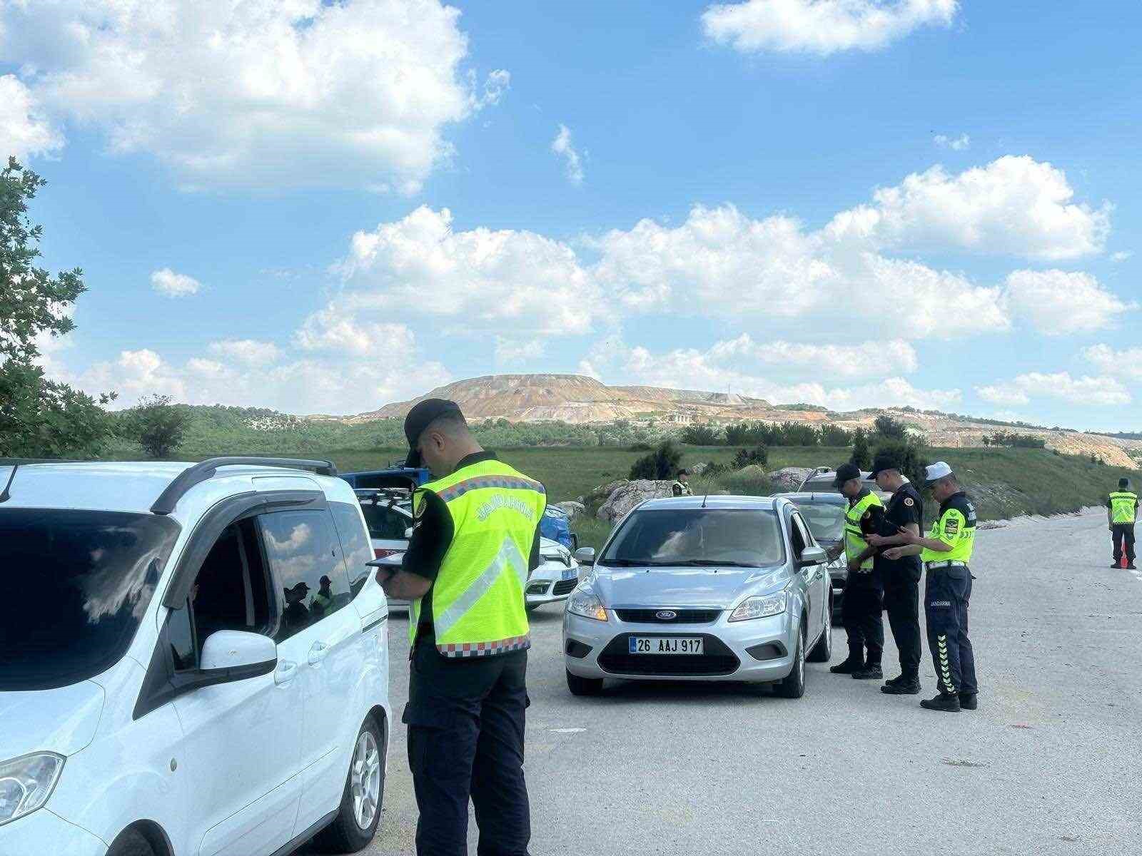Bilecik’te bayram denetimi: 321 kişi ve 144 araç sorgulandı