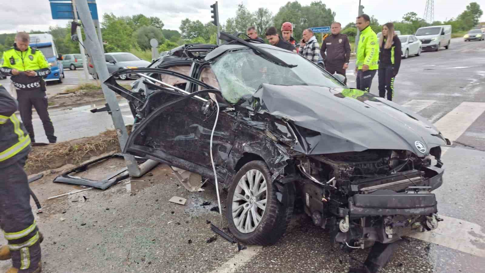Sakarya’da otomobil, minibüs ve tır çarpıştı: 4’ü ağır 6 yaralı