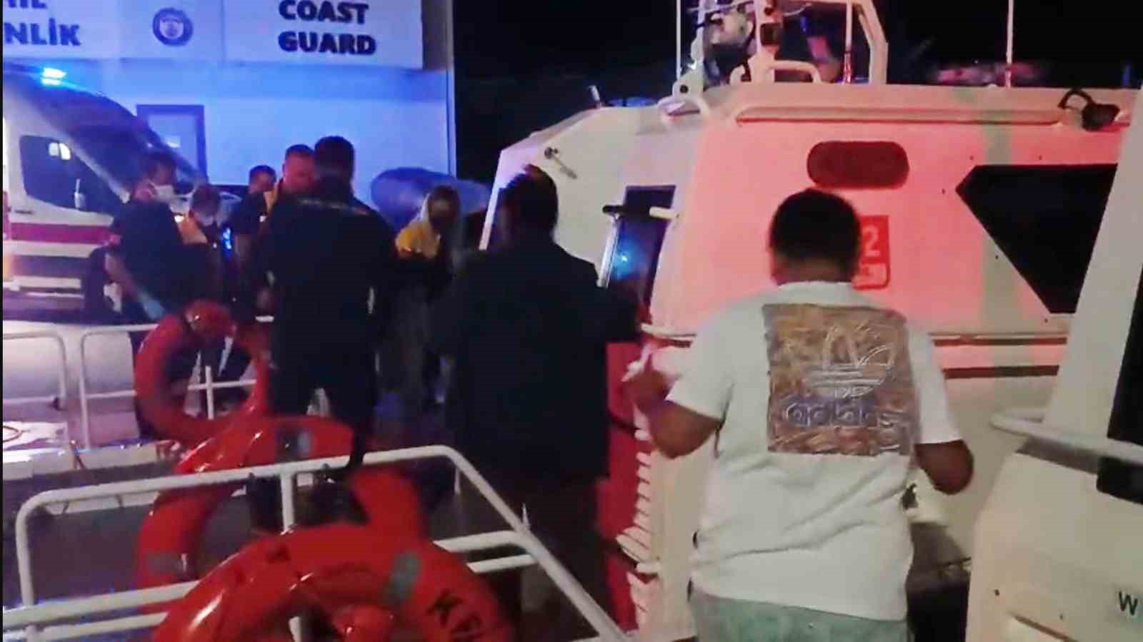 Özel teknede rahatsızlanan 4 kişiye tıbbi tahliye