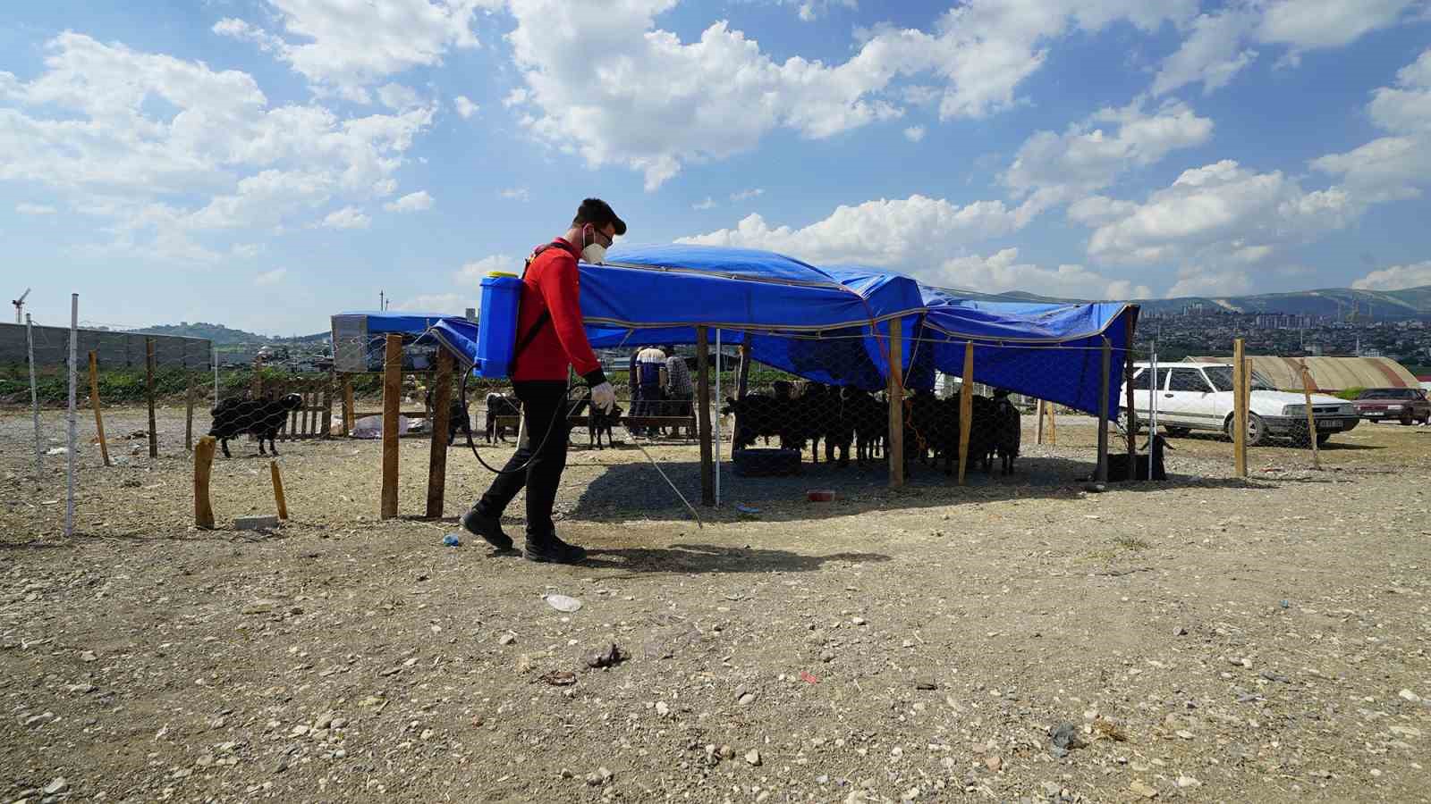 Kahramanmaraş’ta bayram temizliği ve ilaçlama çalışmaları sürüyor