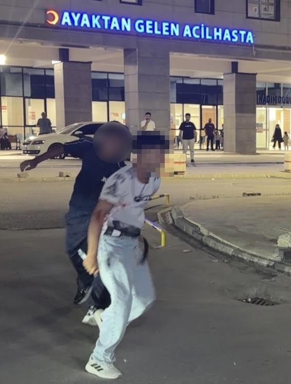Hastanedeki bıçaklı saldırıda 1 şahıs tutuklandı
