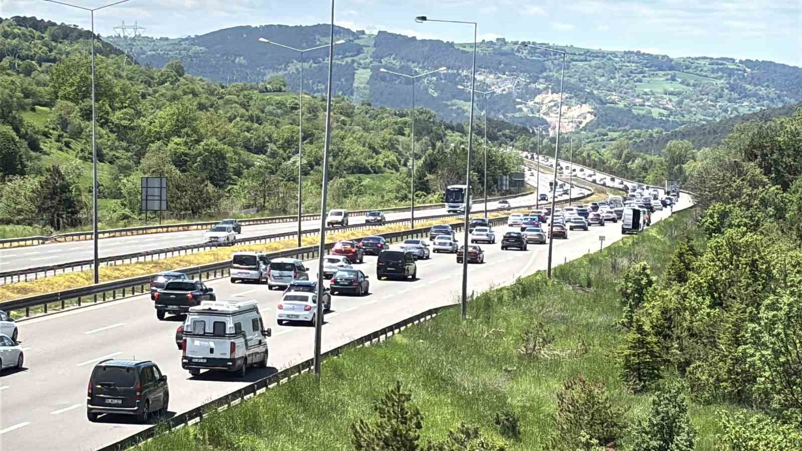 Bolu geçişinde trafik durma noktasına geldi