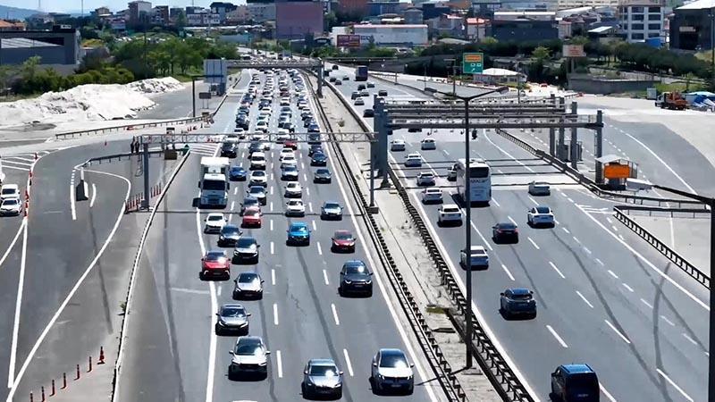 Bayramın son gününde Çamlıca gişelerindeki yoğunluk havadan görüntülendi