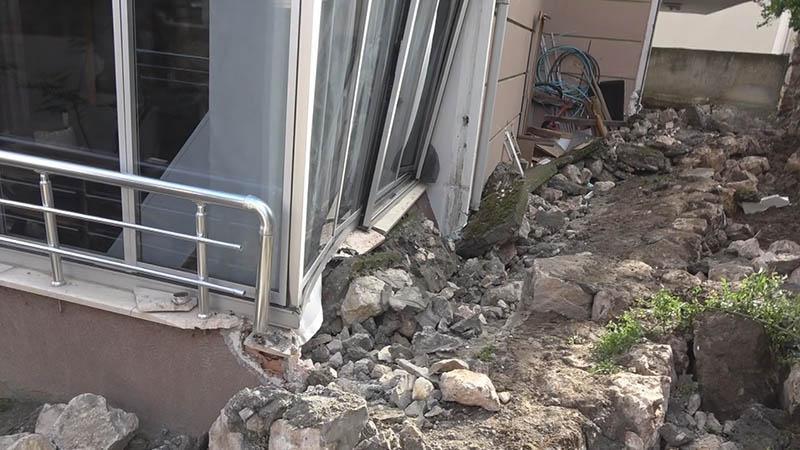 Amasya'da istinat duvarının çökme anı kamerada