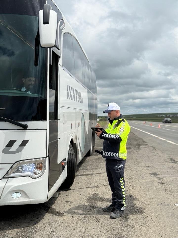 Kars’ta trafik denetimleri sürüyor