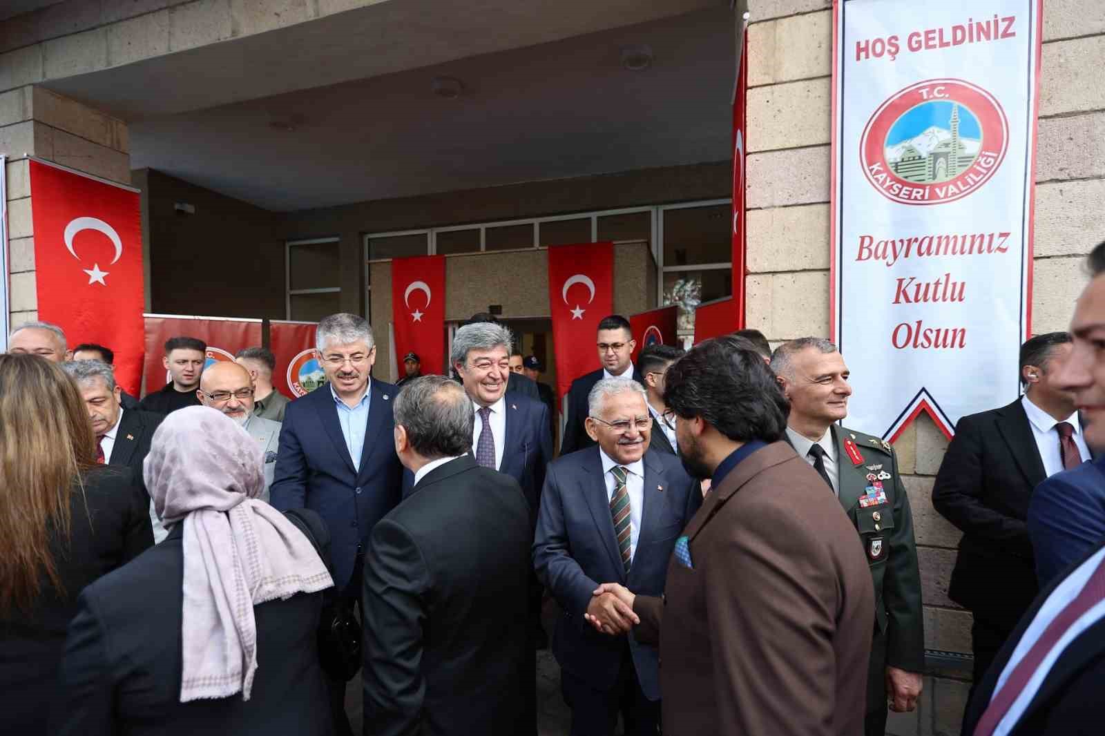 Başkan Büyükkılıç, bayram sevincini Kayserililerle yaşadı
