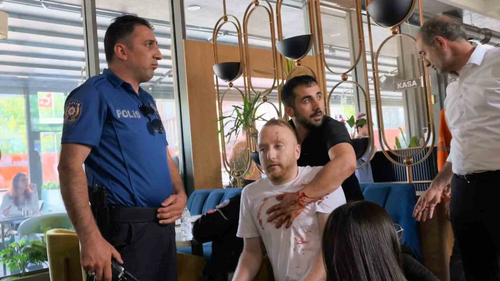 Yol kavgasında kan aktı: 1’i ağır 4 kişi bıçakla, 1 polis memuru arbede sonucu yaralandı