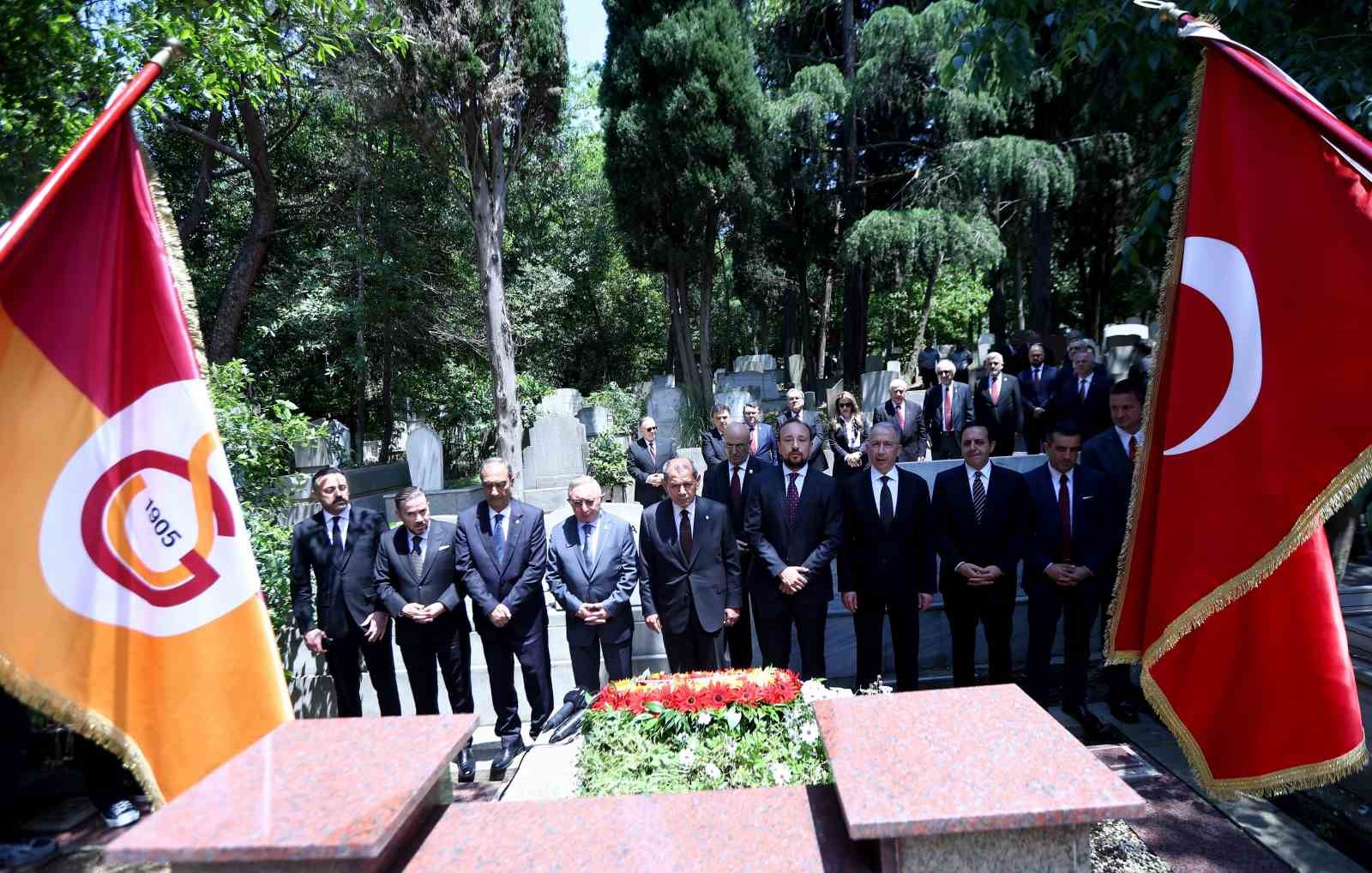 Dursun Özbek, Ali Sami Yen ve Süleyman Seba’nın kabrini ziyaret etti