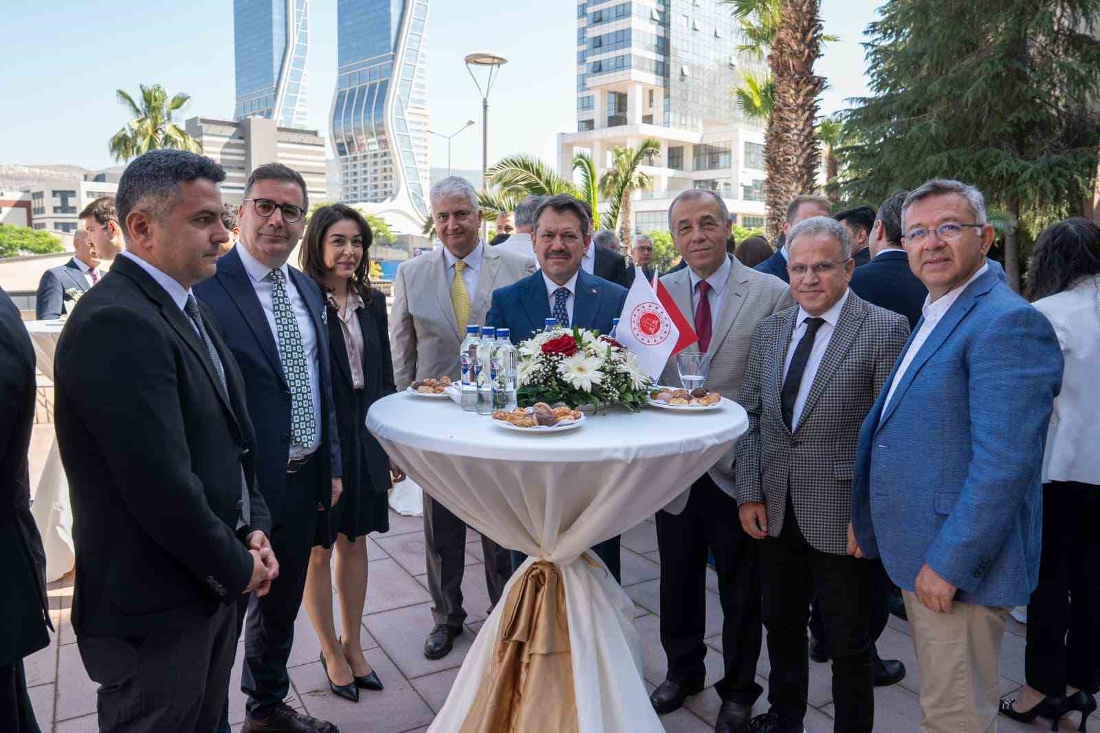 İzmir Adliyesi’nde geleneksel bayramlaşma töreni