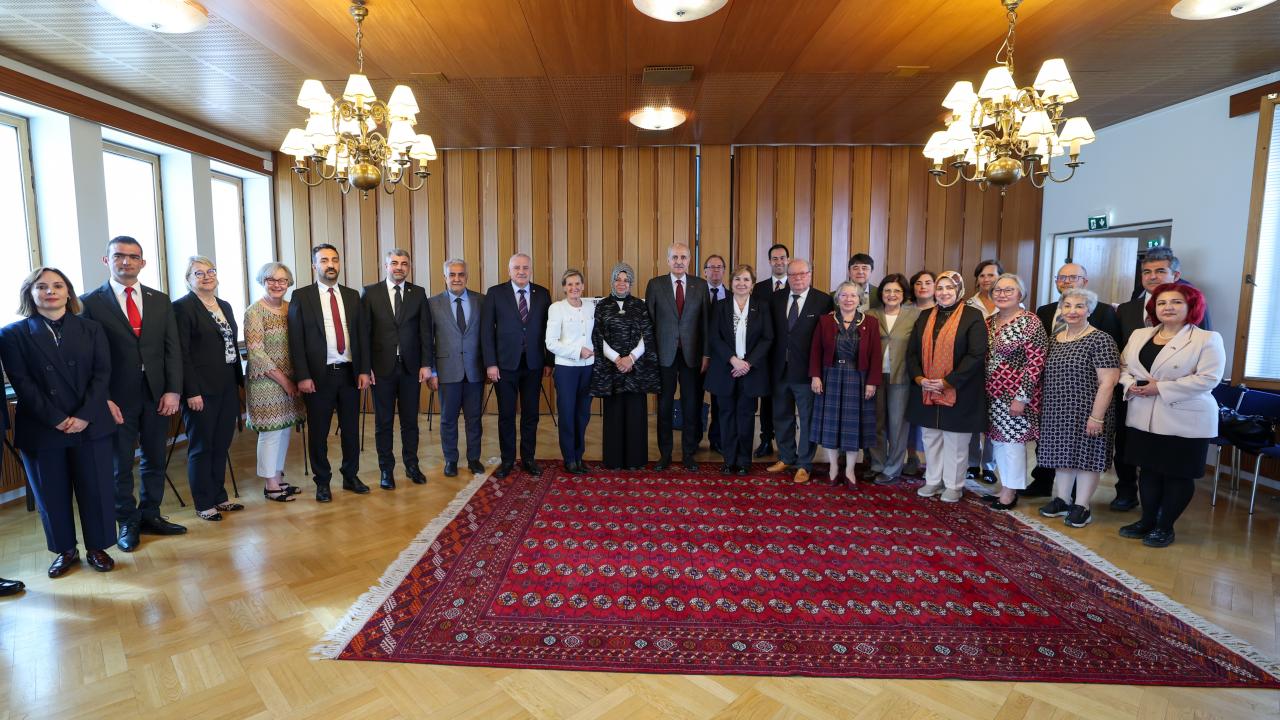 Kurtulmuş, Finlandiya'da Türk ve Tatar toplumu temsilcileriyle bir araya geldi