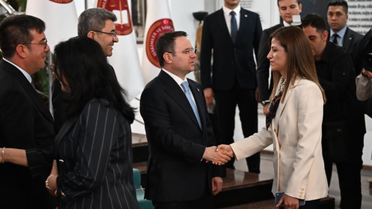 Bakan Gürlek, Bakanlık personeli ve HSK üyeleriyle bayramlaştı