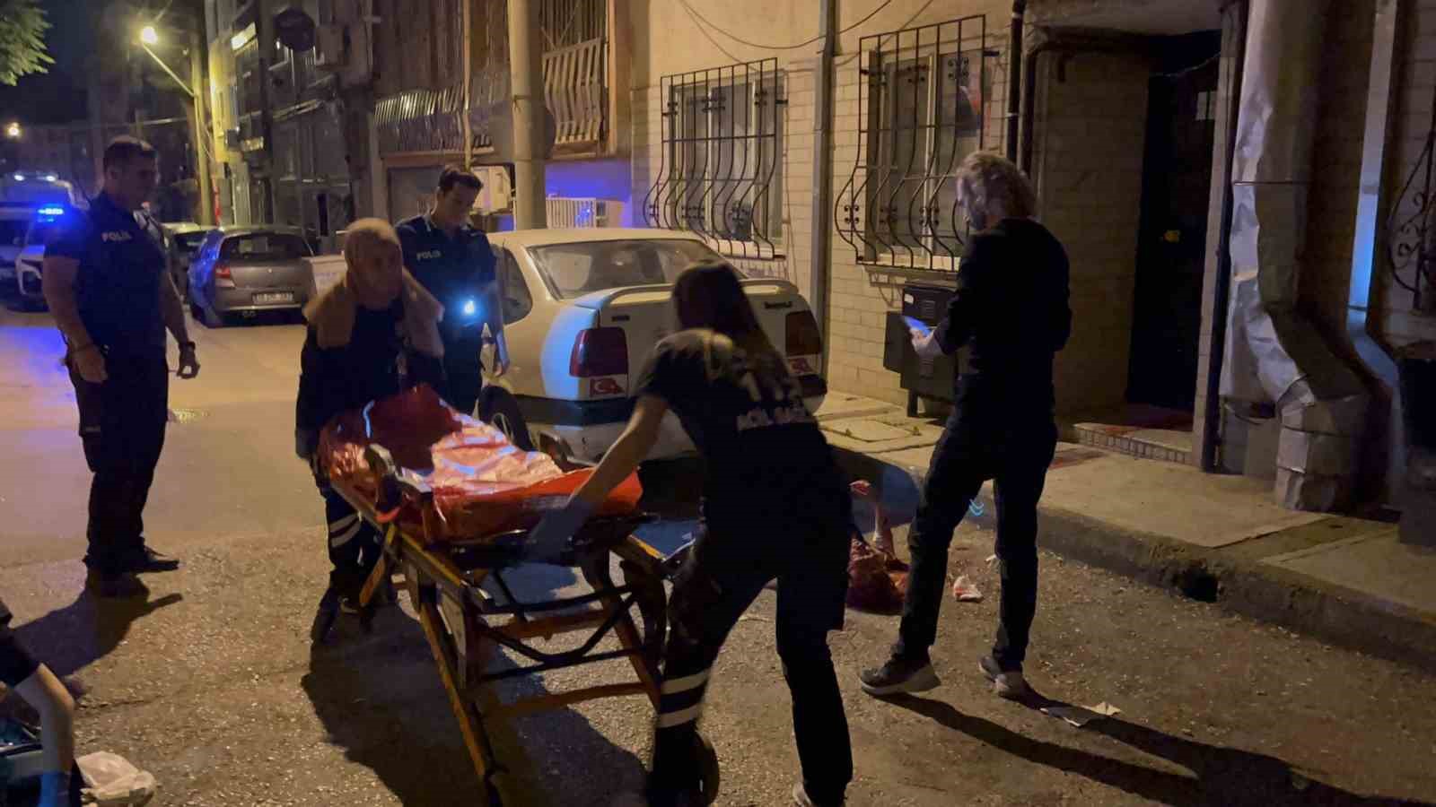 Psikolojik sorunları olan adam hem kendini hem annesini bıçakladı