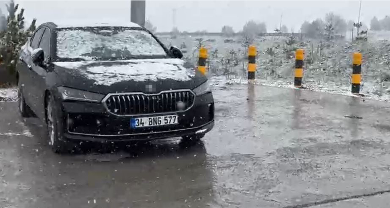 Yaylada aniden bastıran kar, çobanlara zor anlar yaşattı