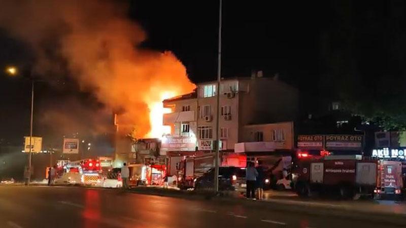 Bursa'da 2 katlı binada yangınBursa’da iki katlı bir binada çıkan ve paniğe neden olan yangın, itfaiye ekiplerinin bir saatlik çalışmasıyla söndürüldü.