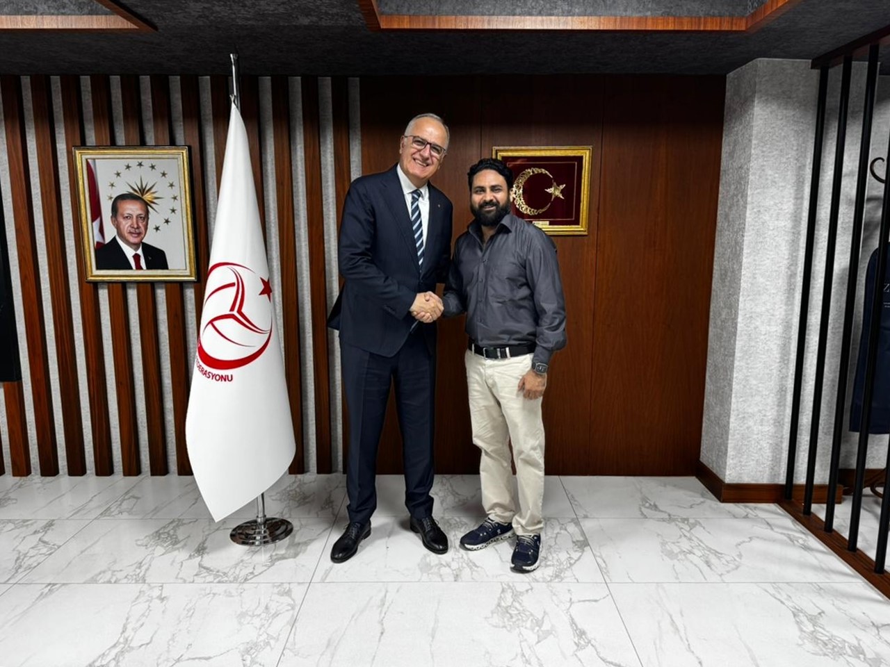 FIVB İletişim Komisyonu Üyesi Dr. Varuna Suthra, Türkiye Voleybol Federasyonu’nu ziyaret etti