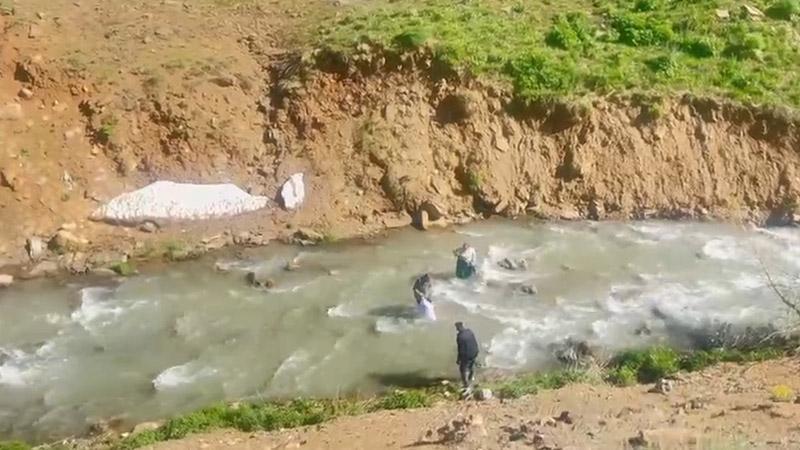 Derede mahsur kaldı, tesadüfen bölgeden geçen Özel İdare ekipleri kurtardı