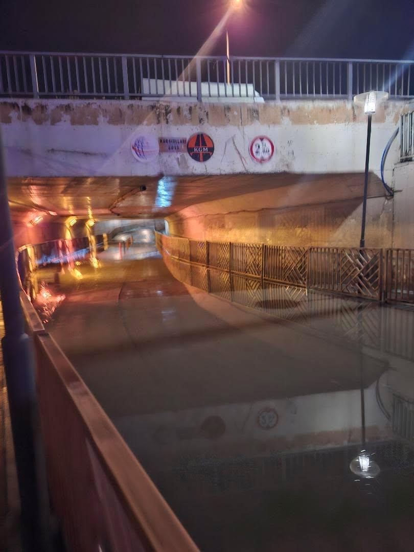 Bursa’da aniden bastıran sağanak hayatı olumsuz etkiledi