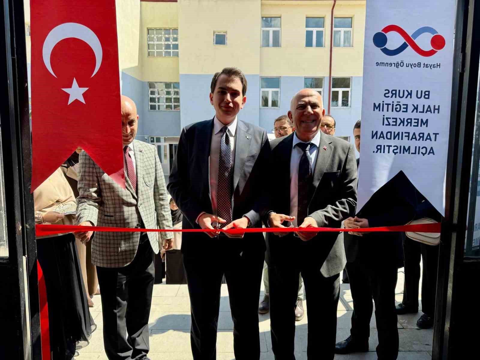 Hisarcık’ta giyim sergisi açıldı