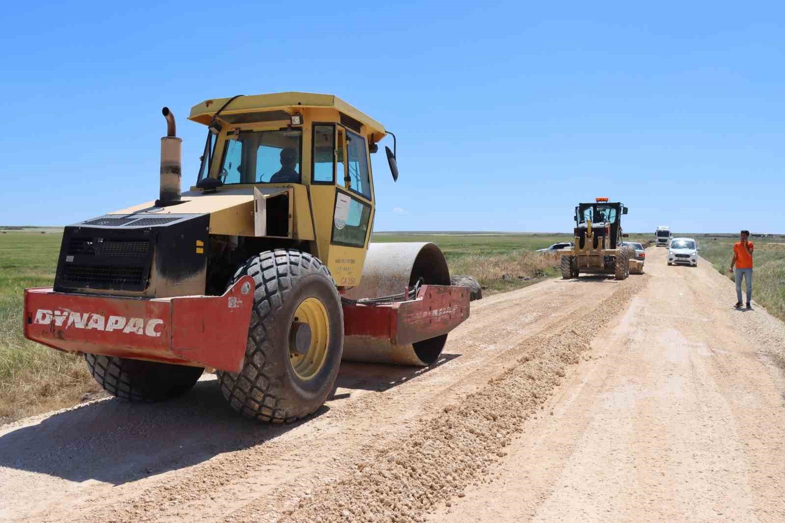 Hilvan kırsalında yollar yenileniyor