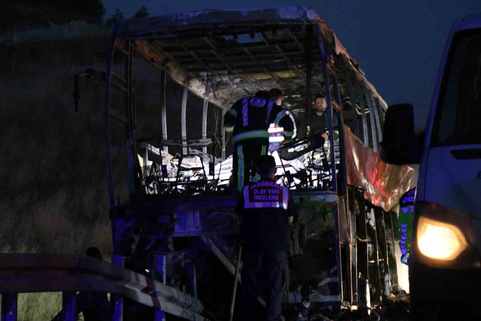 Bir mezarda iki acı: Baba ve 9 aylık oğlu aynı mezarda yan yana toprağa verildi