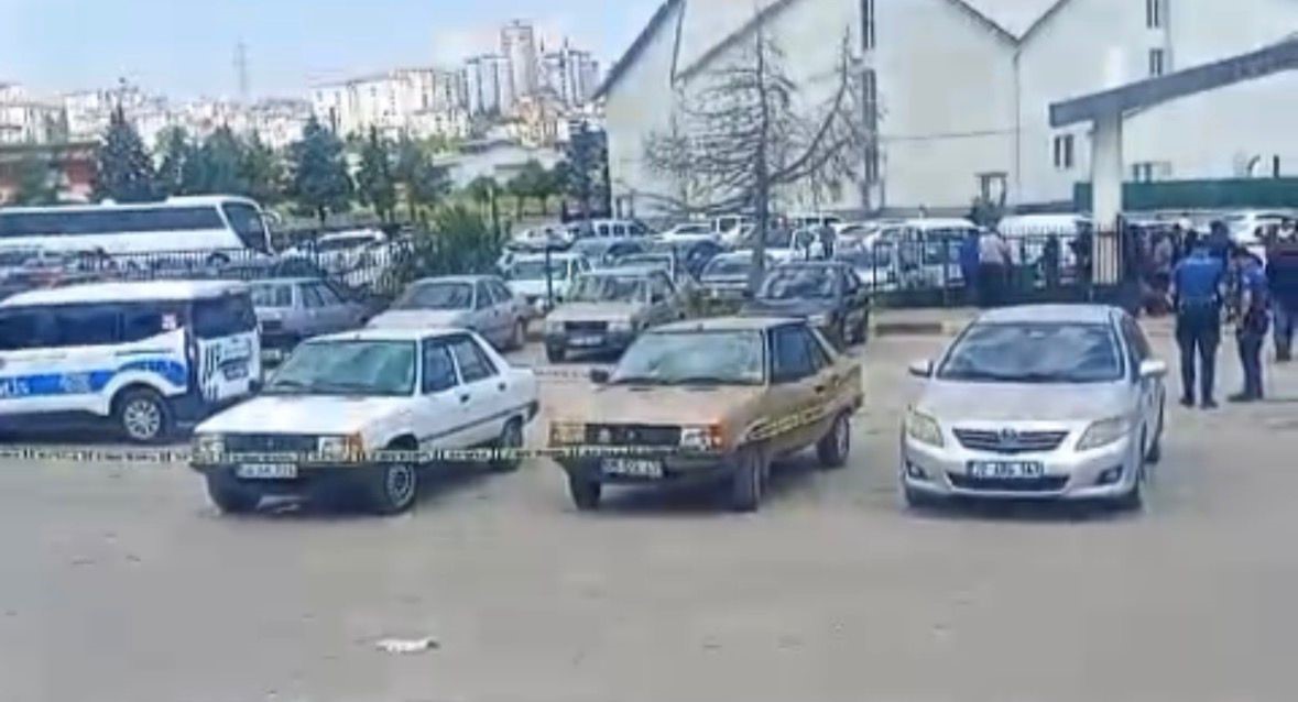 Gaziantep’te mezarlıkta silahlı çatışma: 2 kişinin yaralandığı panik anları kamerada