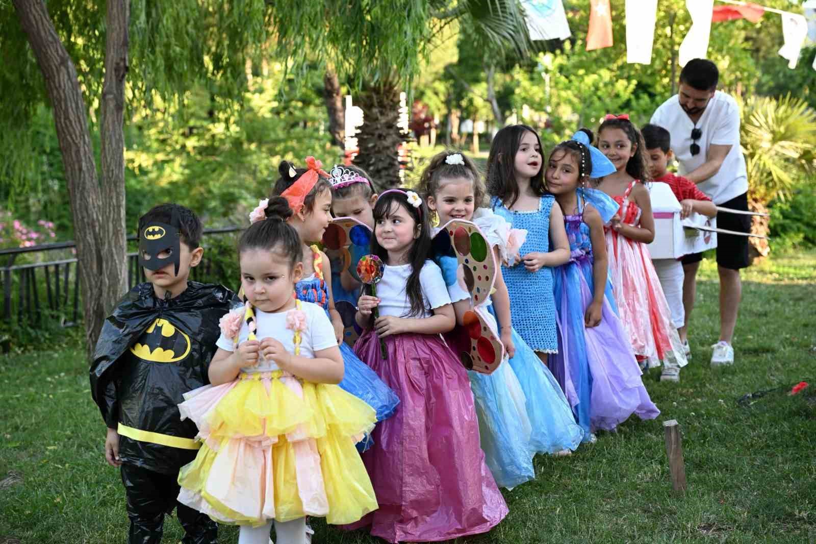 Atık malzemeler minik ellerde sanata dönüştü