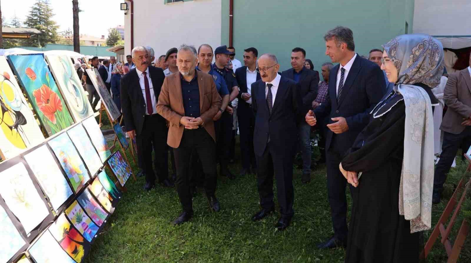 Beyşehir ve Hüyük’te el emeği eserler görücüye çıktı