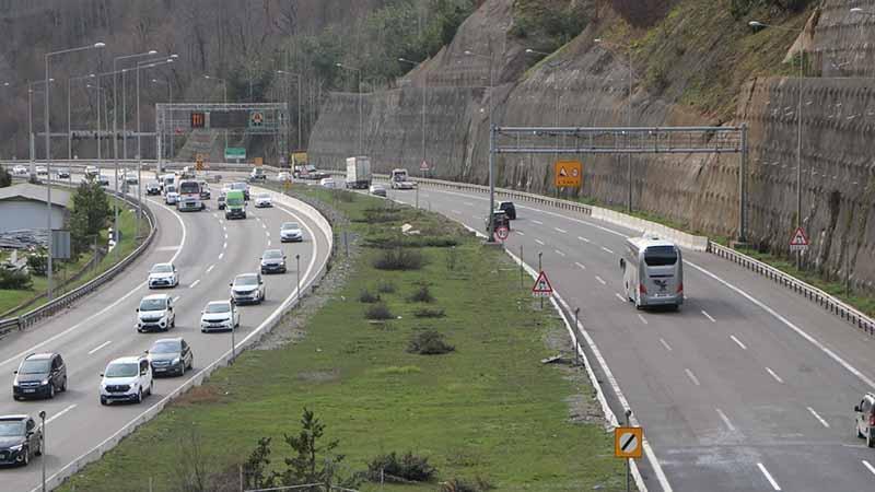 Bolu Dağı Tüneli'nden bayram tatilinde 1 milyon 51 bin 507 araç geçti