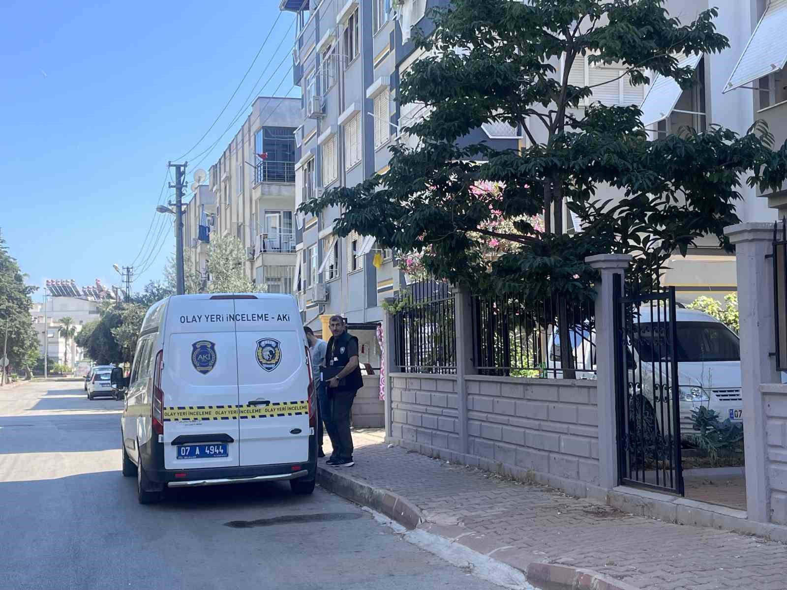 Antalya’da 34 yaşındaki genç evinde ölü bulundu