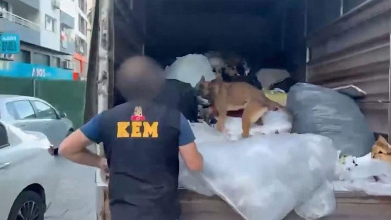 İzmir'de 371 kilogram uyuşturucu ele geçirildiİçişleri Bakanlığı, İzmir'de 371 kilogram uyuşturucu madde ele geçirildiğini ve 1 şüphelinin gözaltına alındığını duyurdu.