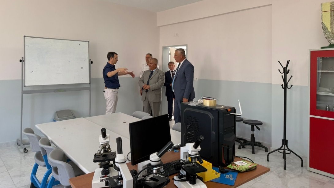 Balıkesir Milli Eğitim Müdürü Kal, Burhaniye’de okulları ziyaret etti