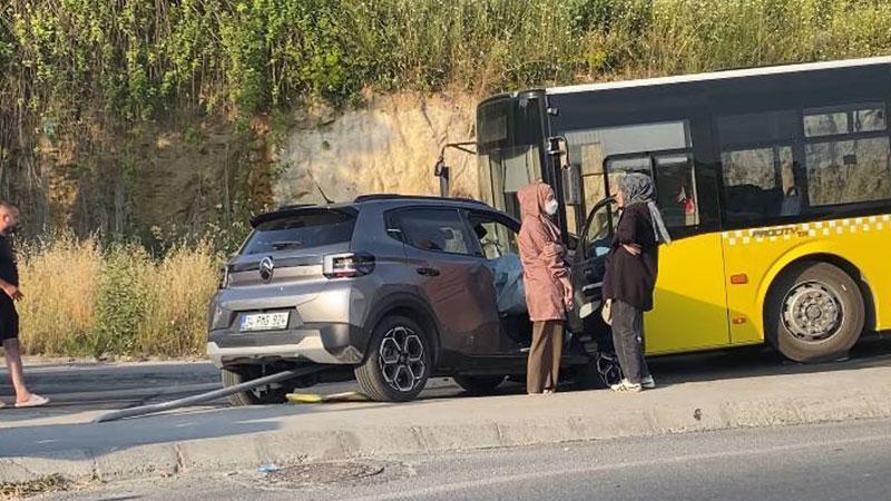 Küçükçekmece'de motosikletliye çarpmamak için manevra yapan otomobil İETT otobüsüne çarptı