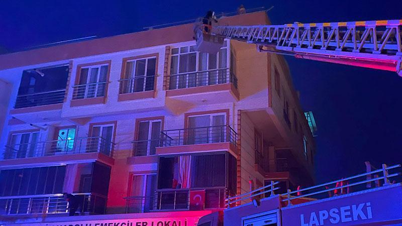 Bodrum katında çıkan yangında 6 kişi dumandan etkilendiÇanakkale’nin Lapseki ilçesinde bir apartmanın bodrum katında çıkan yangında dumandan etkilenen 6 kişi, hastaneye kaldırıldı.
