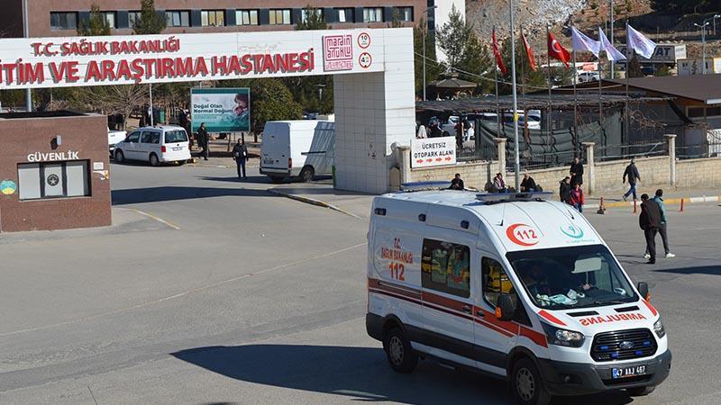 Mardin'de iki aile arasında taşlı, sopalı kavga: 8 yaralıMardin'in Artuklu ilçesinde iki aile arasında çıkan taşlı, sopalı kavgada 8 kişi yaralandı.