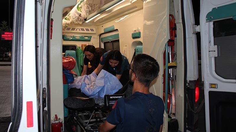 Parkta uğradığı biber gazlı ve bıçaklı saldırıda ağır yaralandıAksaray’da arkadaşlarıyla parkta oturan T.K.(17), tartıştığı gruptaki 1 kişinin önce biber gazlı saldırısına uğradı, ardından da vücudunun 6 yerinden bıçaklanarak ağır yaralandı.