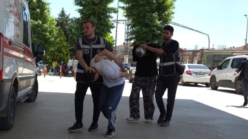 Çocuk parkında 10 kişinin yaraladığı pompalı tüfekli saldırıya 5 gözaltıBursa'nın İnegöl ilçesinde çocuk parkında pompalı tüfekle ateş açılması sonucu 10 kişinin yaralandığı olaya ilişkin gözaltına alınan 5 şüpheli adliyeye sevk edildi.
