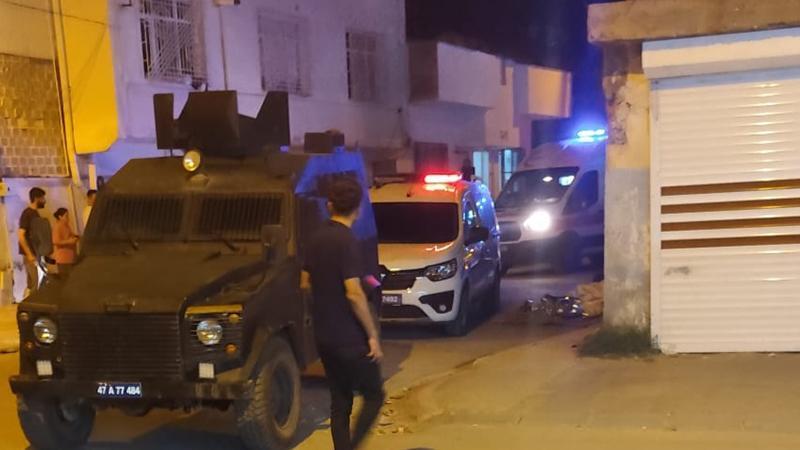 Kardeşler arasında silahlı kavga: 2 yaralıMardin'in Kızıltepe ilçesinde kavga eden 2 kardeş, birbirini silahla yaraladı.