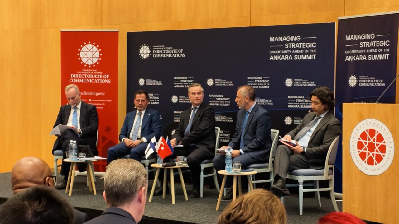 Finlandiya'da NATO paneli düzenlendi