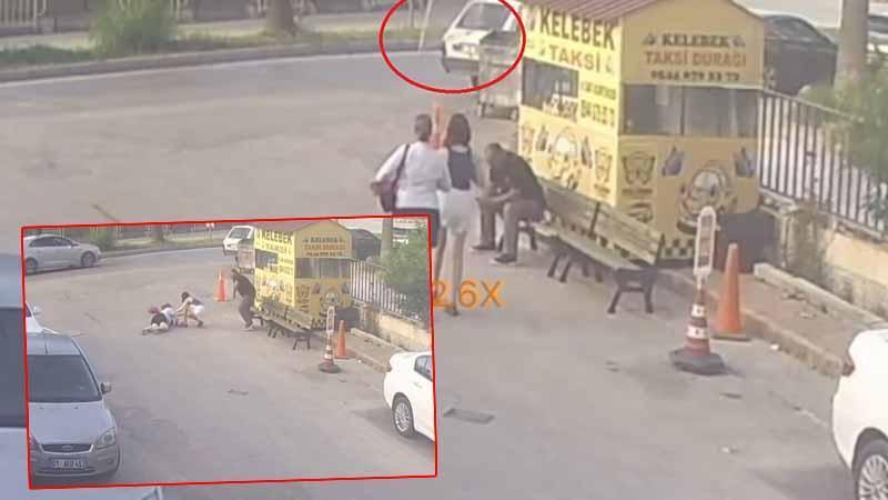 Yolda yürürken başına sineklik düşen kadın yaralandı; o anlar kameradaAdana’da yolda yürürken başına apartman dairesinin penceresinden sökülen sinekliğin düştüğü kadın yaralandı. O anlar güvenlik kamerasına yansıdı.