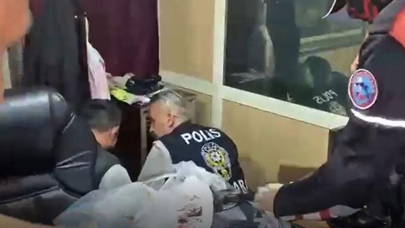 Ankara'da kumar oynatılan iş yerlerine operasyon: 11 şüpheli yakalandıAnkara'da kumar oynatıldığı belirlenen 4 iş yerine düzenlenen operasyonda 11 kişi yakalandı.