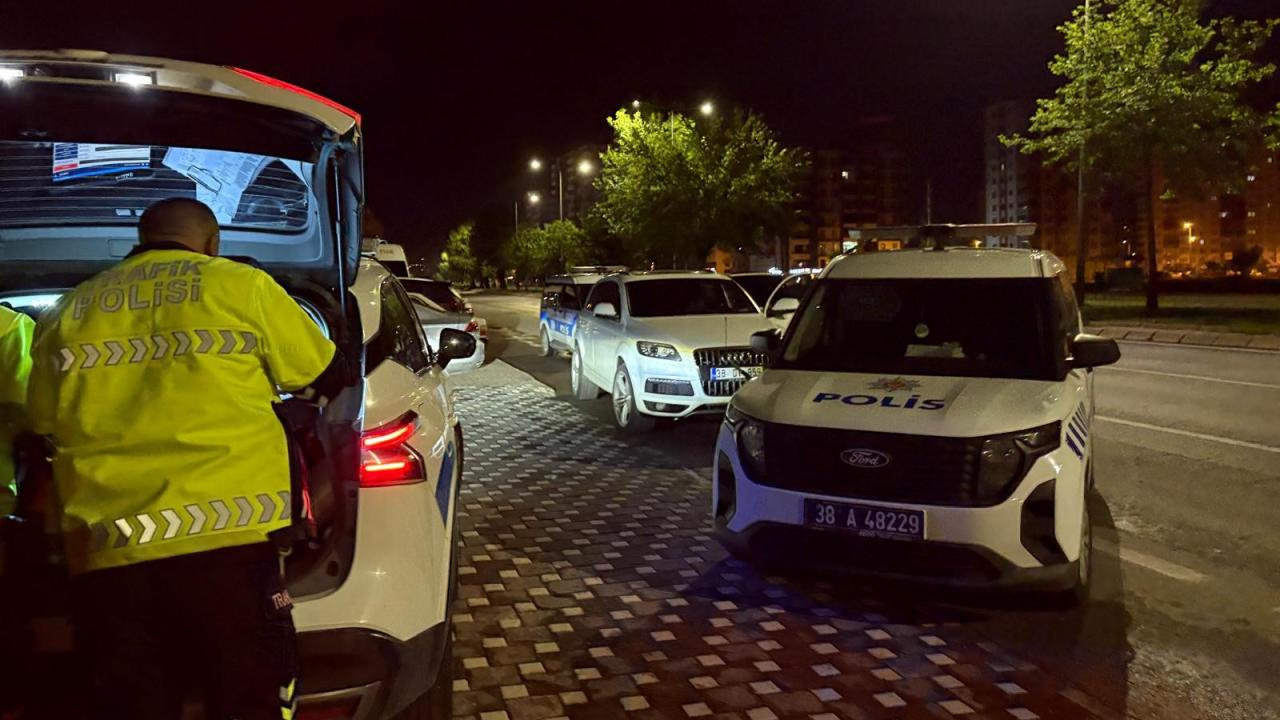 Kayseri'de dur ihtarına uymayan alkollü sürücüye 432 bin lira ceza uygulandı