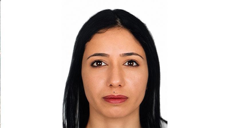 Düğününe 2 ay kalan icra müdür yardımcısı, banyoda ölü bulunduAdana'da icra müdür yardımcısı Berivan Tunç (31), yaşadığı apartman dairesinin banyosunda ölü bulundu. Tunç’un 2 ay sonra düğün yapmayı planladığı belirtildi.